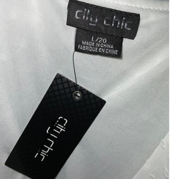 City Chic Spot Flutter Peplum Top White L/20 NWT - Picture 5 of 9